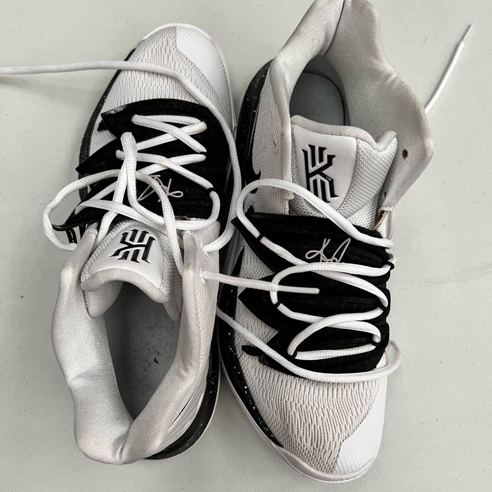 Nike Kyrie Irvine size 10 shoes worn twice $165. CN 9529-100 on tag.